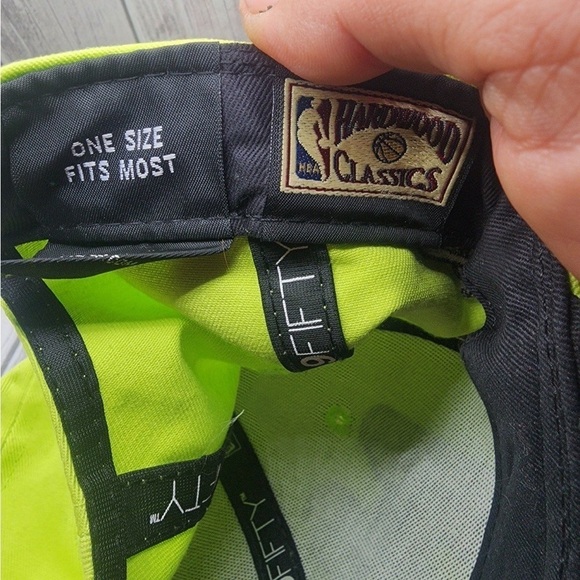 Men’s New Era 9fifty Miami Heat Snapback Hat Gray & Neon Green Hardwood Classic - Picture 4 of 4